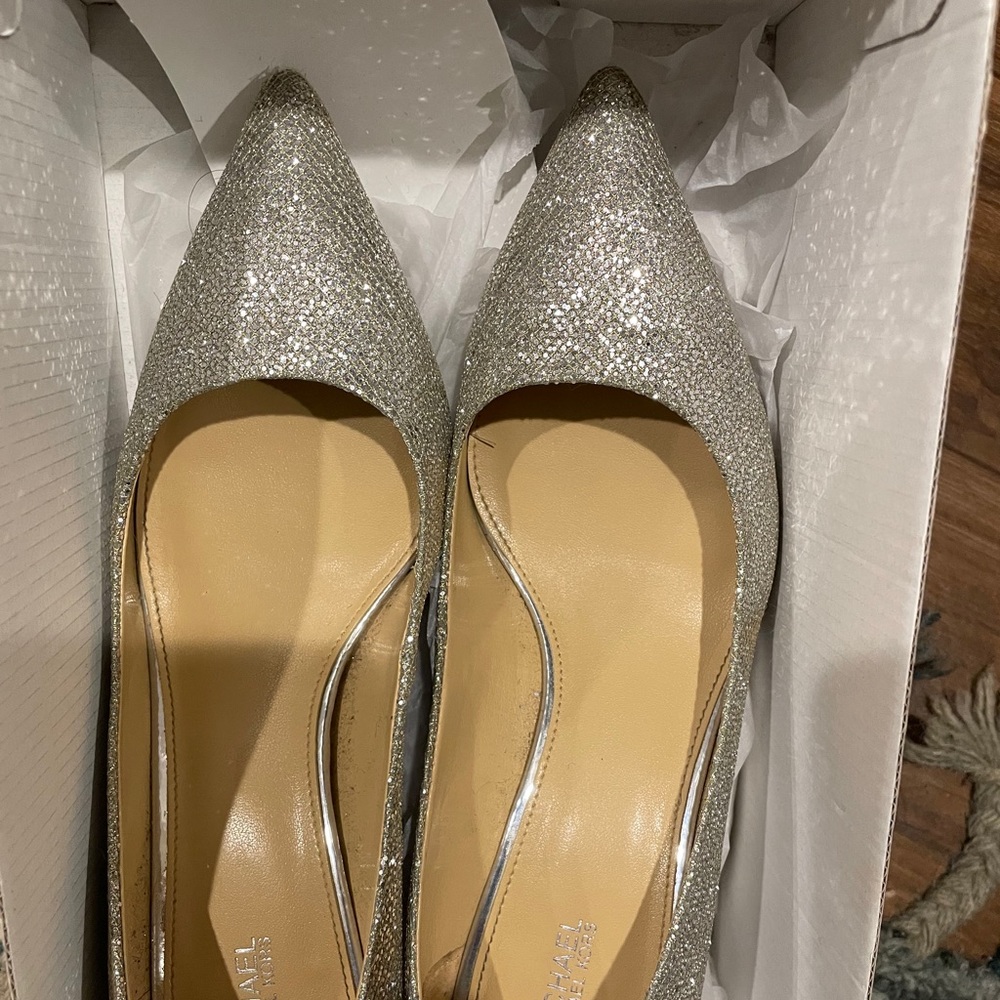 Mk 100 percent authentic pumps